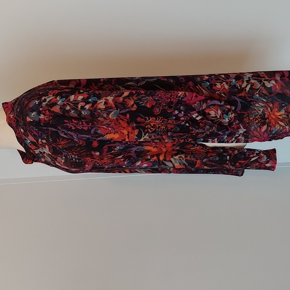 Cupio Women's Top - Picture 3 of 5